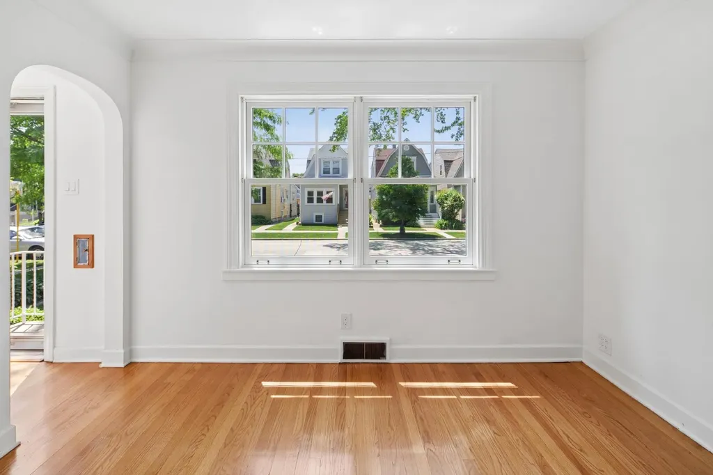 4714 West Warwick Avenue Chicago IL 60641
