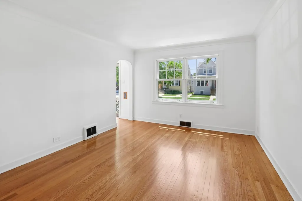 4714 West Warwick Avenue Chicago IL 60641