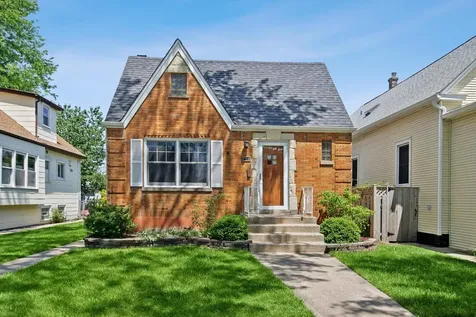 4714 West Warwick Avenue Chicago IL 60641