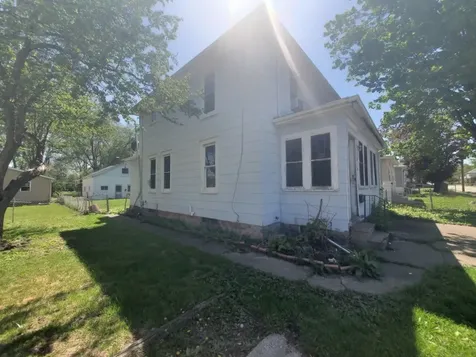 1306 17TH Street East Moline IL 61244