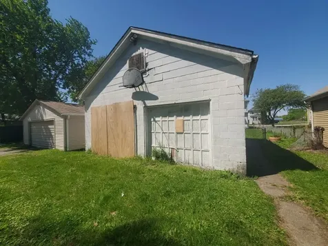 1306 17TH Street East Moline IL 61244