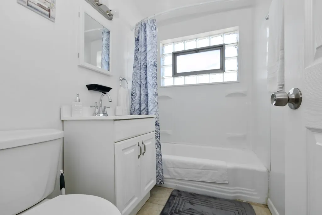 8624 South Maryland Avenue Chicago IL 60619