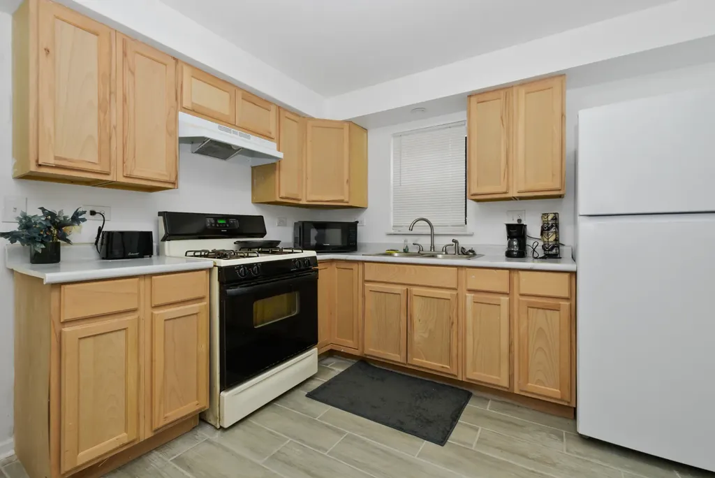 8624 South Maryland Avenue Chicago IL 60619