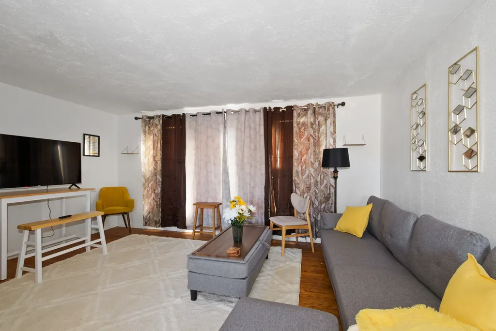 8624 South Maryland Avenue Chicago IL 60619