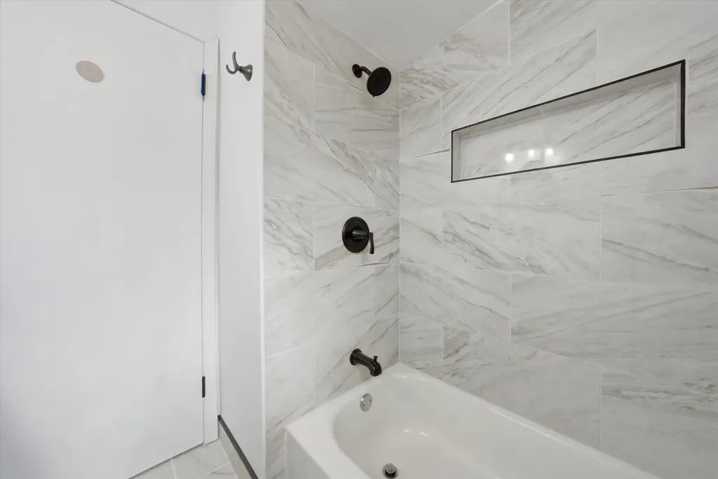 8846 South Dorchester Avenue Chicago IL 60619
