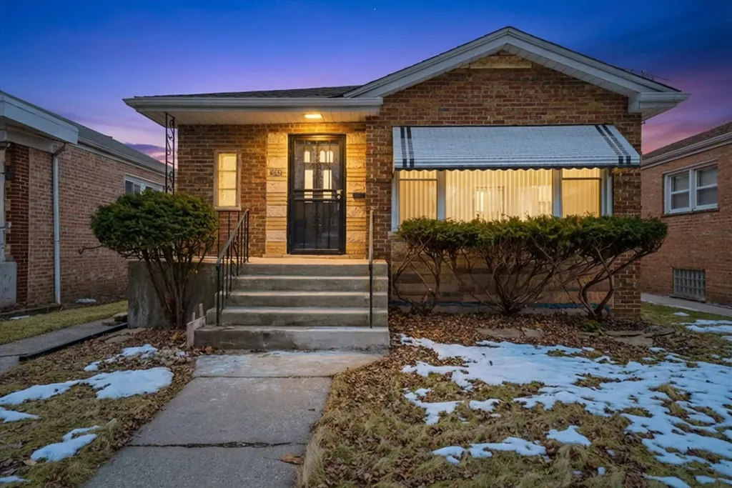 8846 South Dorchester Avenue Chicago IL 60619