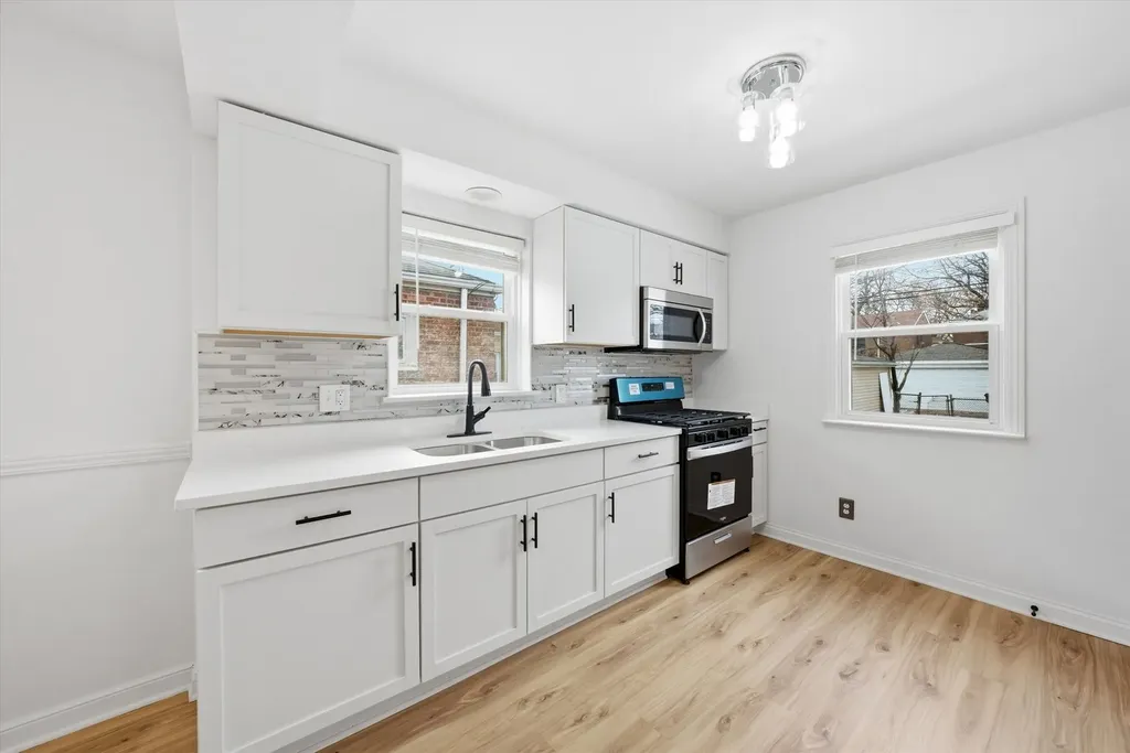 8846 South Dorchester Avenue Chicago IL 60619