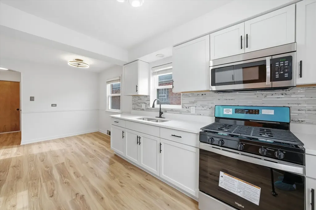 8846 South Dorchester Avenue Chicago IL 60619