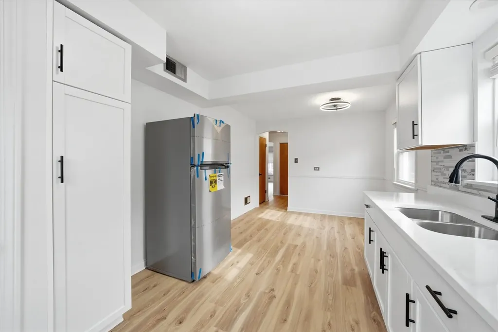 8846 South Dorchester Avenue Chicago IL 60619