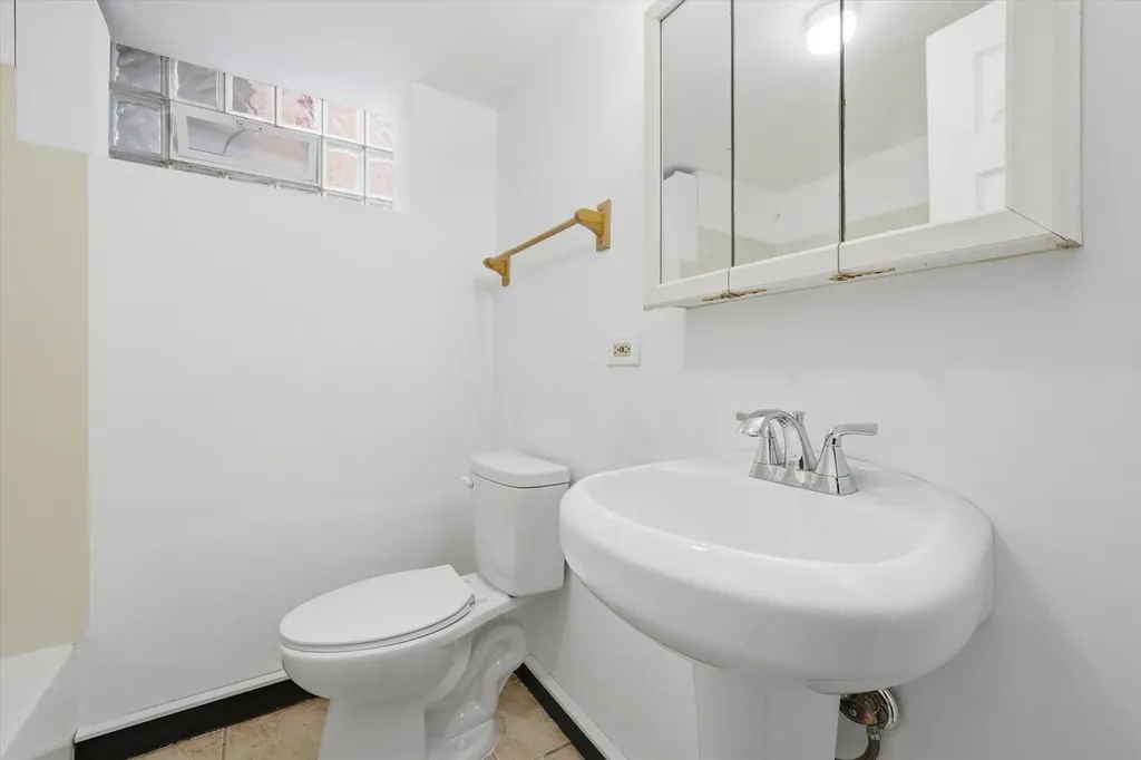 8846 South Dorchester Avenue Chicago IL 60619