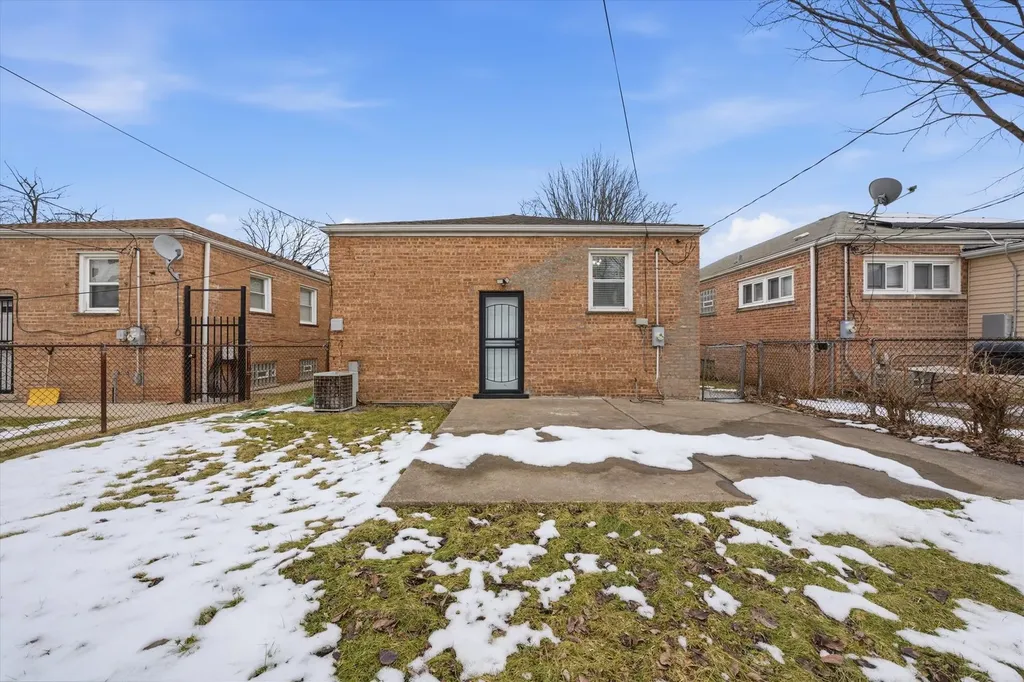 8846 South Dorchester Avenue Chicago IL 60619