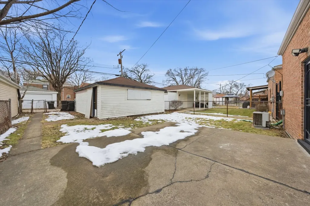 8846 South Dorchester Avenue Chicago IL 60619
