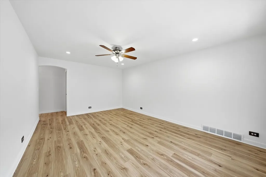 8846 South Dorchester Avenue Chicago IL 60619