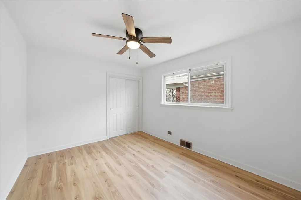 8846 South Dorchester Avenue Chicago IL 60619