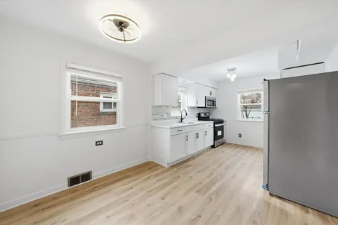 8846 South Dorchester Avenue Chicago IL 60619
