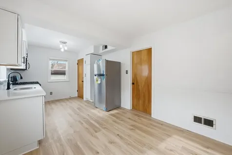 8846 South Dorchester Avenue Chicago IL 60619