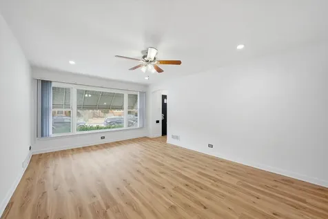 8846 South Dorchester Avenue Chicago IL 60619