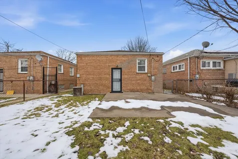 8846 South Dorchester Avenue Chicago IL 60619