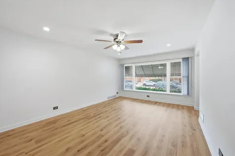 8846 South Dorchester Avenue Chicago IL 60619