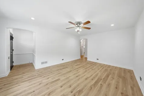 8846 South Dorchester Avenue Chicago IL 60619