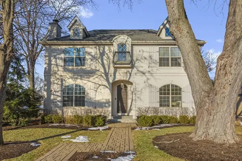 629 Kenwood Avenue Libertyville IL 60048