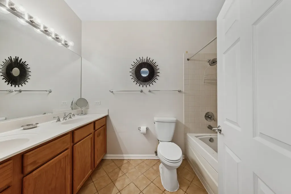 347 East 25th Place Chicago IL 60616