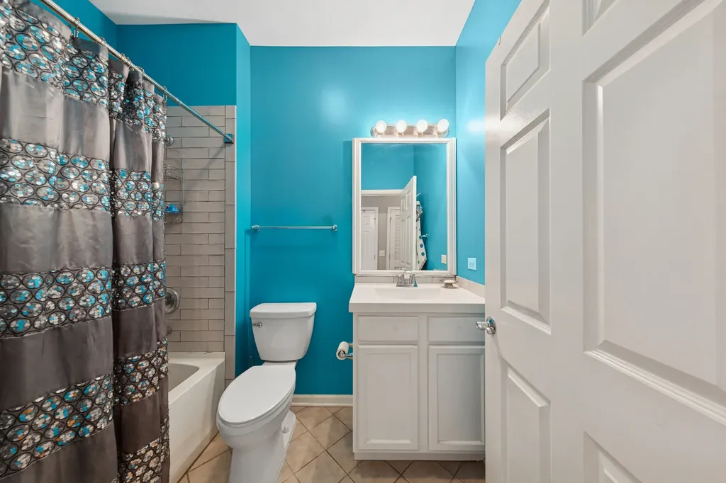 347 East 25th Place Chicago IL 60616