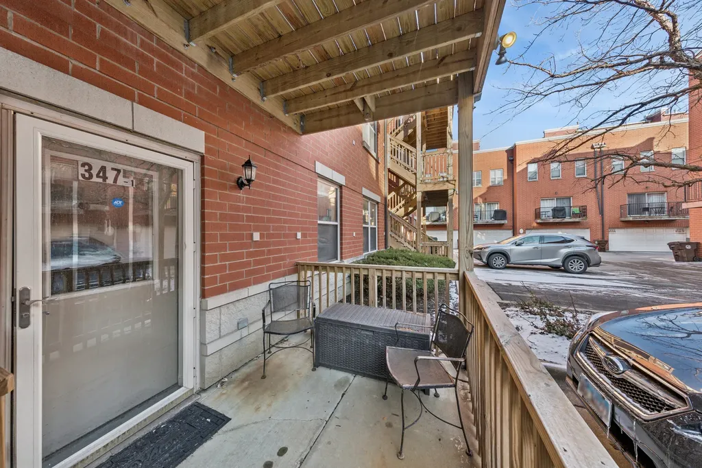 347 East 25th Place Chicago IL 60616