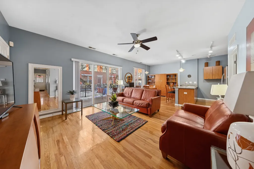347 East 25th Place Chicago IL 60616