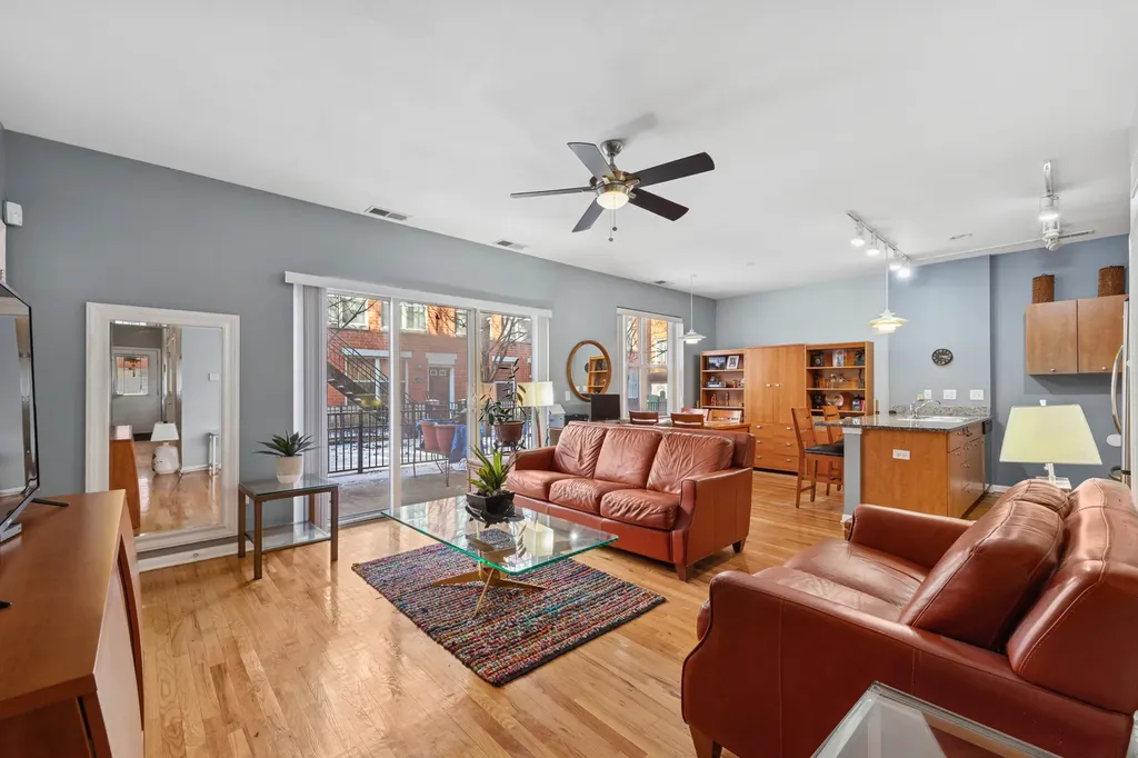 347 East 25th Place Chicago IL 60616