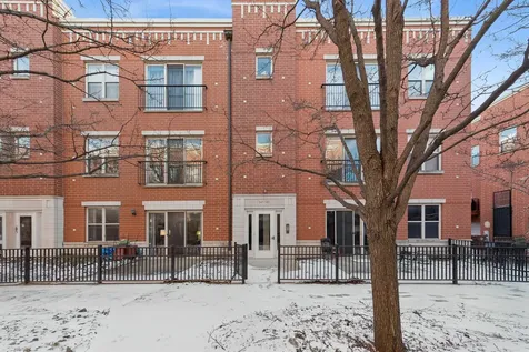347 East 25th Place Chicago IL 60616