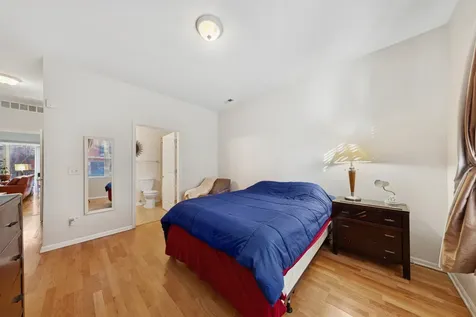 347 East 25th Place Chicago IL 60616