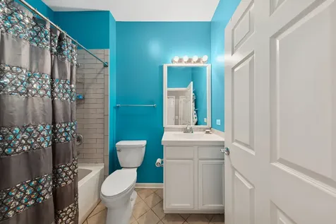 347 East 25th Place Chicago IL 60616