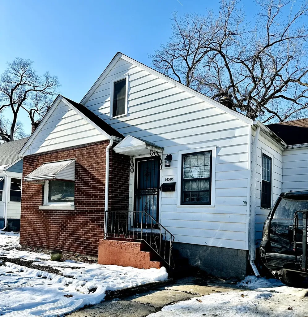14506 Clinton Street Harvey IL 60426