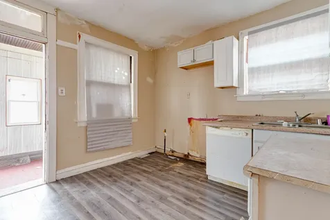 8441 South Aberdeen Street Chicago IL 60620