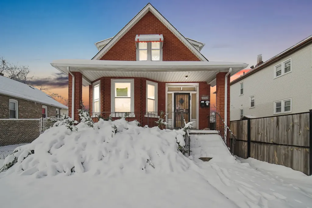 8626 South Kingston Avenue Chicago IL 60617