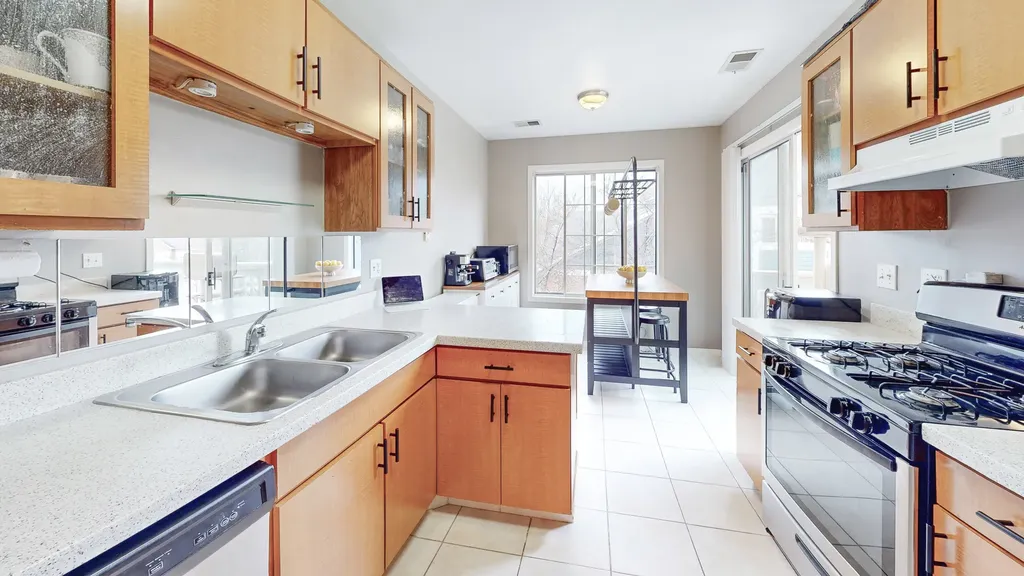 225 Columbia Court Schaumburg IL 60193