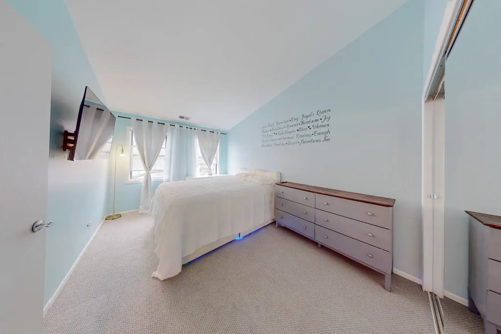 225 Columbia Court Schaumburg IL 60193