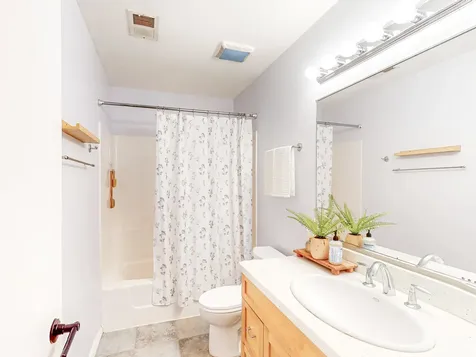 225 Columbia Court Schaumburg IL 60193
