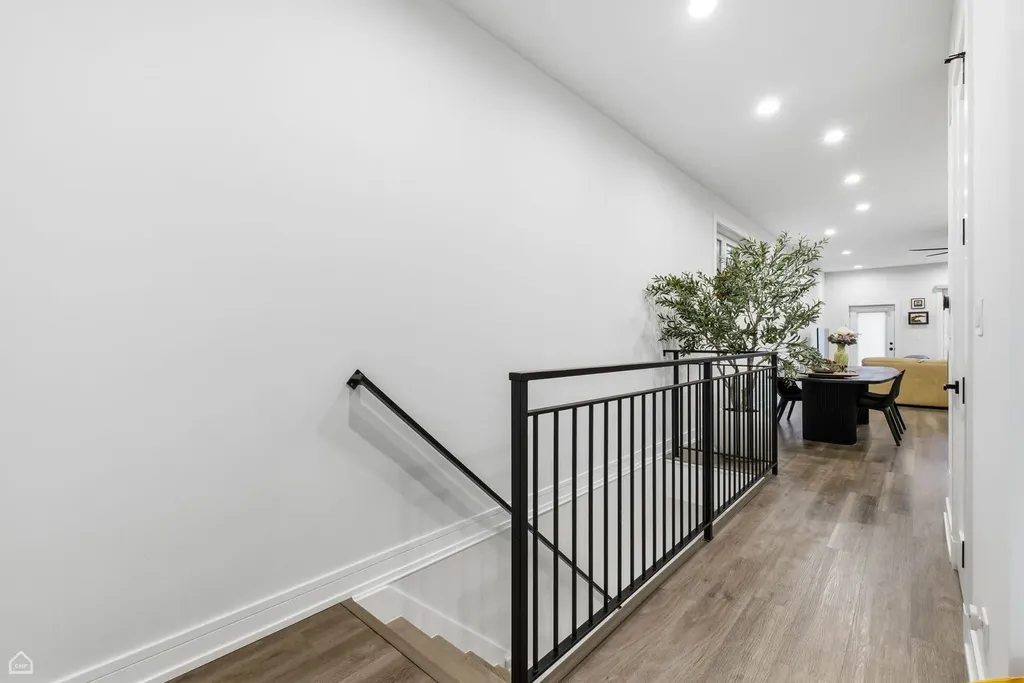 327 South Leavitt Street Chicago IL 60612