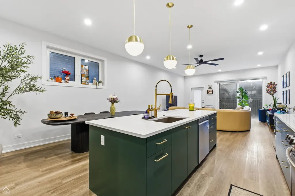 327 South Leavitt Street Chicago IL 60612