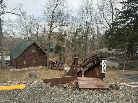565 Lakeshore Drive N Goreville IL 62939