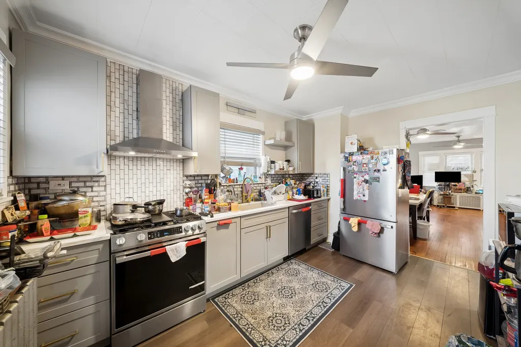 4022 West Eddy Street Chicago IL 60641