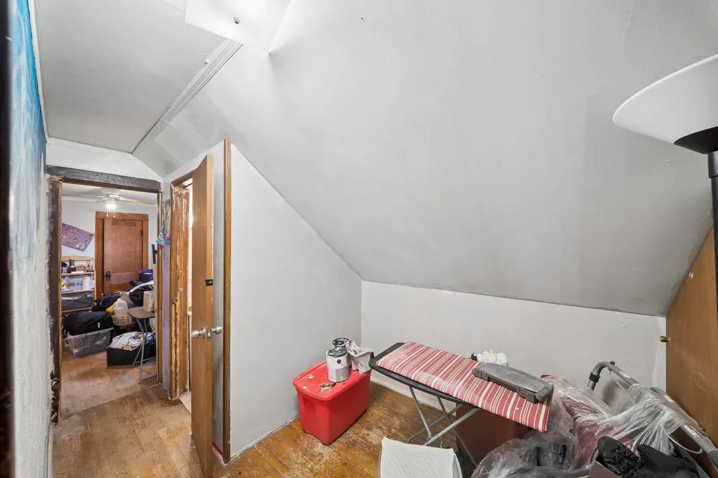 4022 West Eddy Street Chicago IL 60641