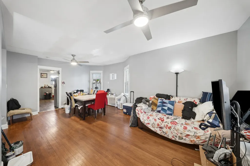 4022 West Eddy Street Chicago IL 60641