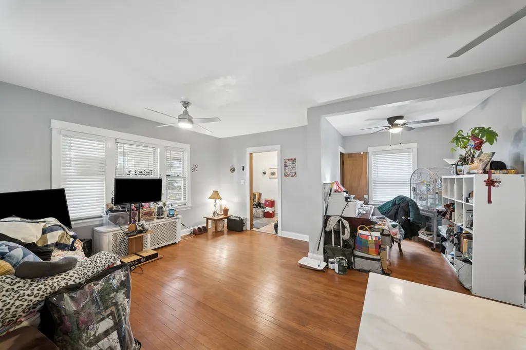 4022 West Eddy Street Chicago IL 60641