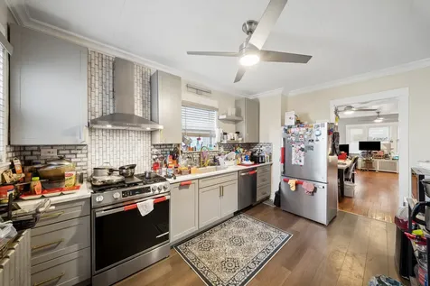 4022 West Eddy Street Chicago IL 60641