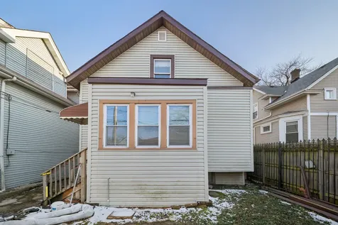 4022 West Eddy Street Chicago IL 60641