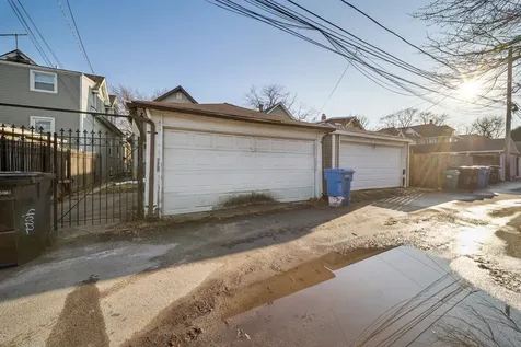 4022 West Eddy Street Chicago IL 60641