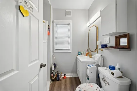 4022 West Eddy Street Chicago IL 60641